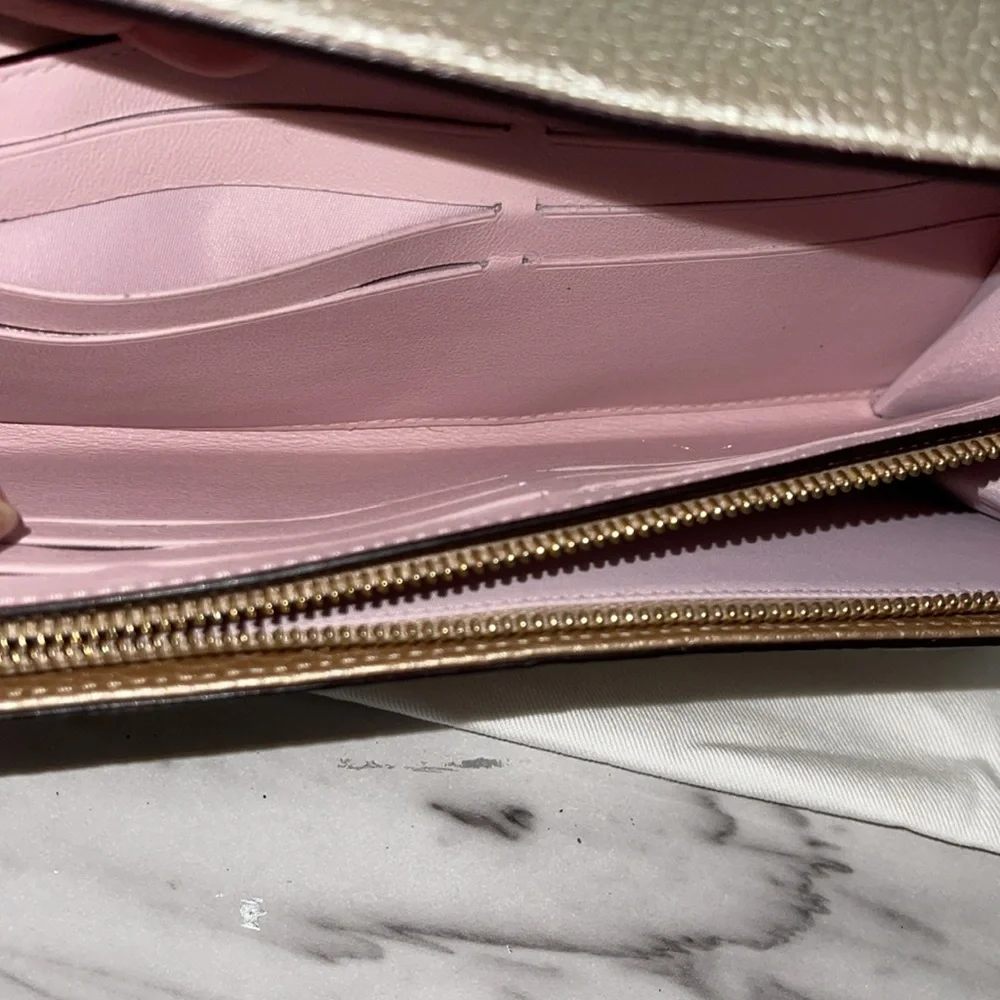 Preloved Christain Dior wallet on chain